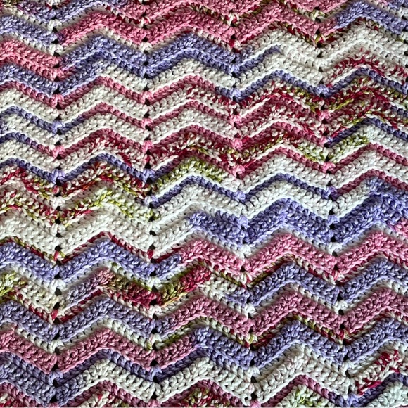 New Handmade Crochet Pastel Zig Zag Blanket - Picture 3 of 12
